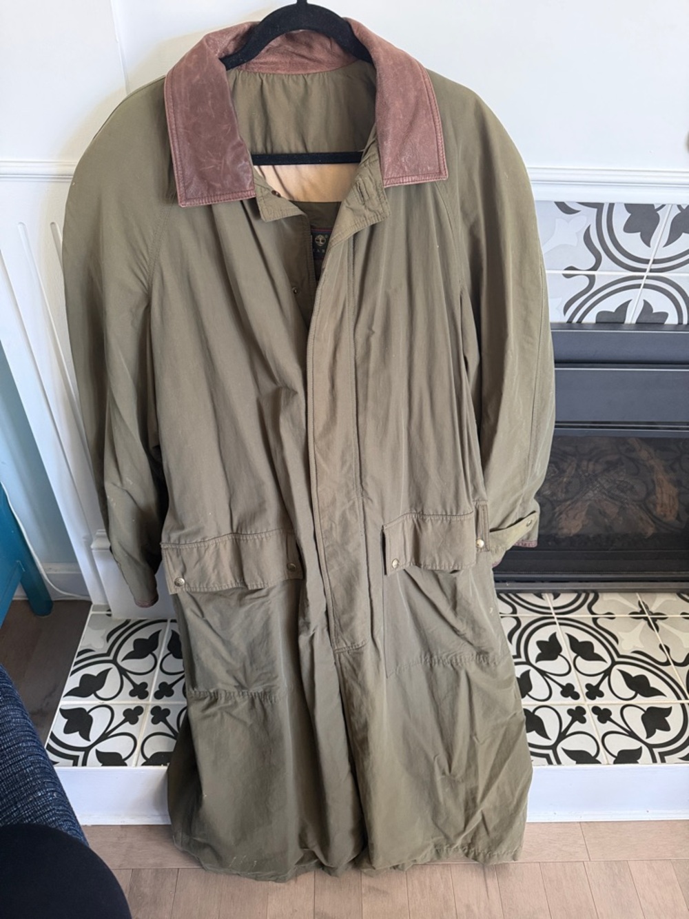 VINTAGE Timberland Olive Green Trench Coat with Brown leather Collar